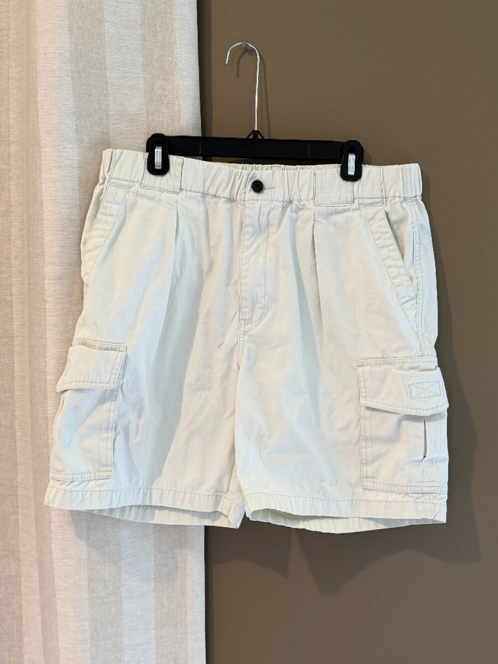 Tommy Bahama Relax Khaki Cargo Shorts Preppy Travel Comfortable, Size Medium